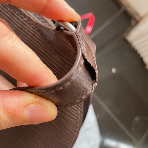 This is not a barely used purse - Picture 7 of 16